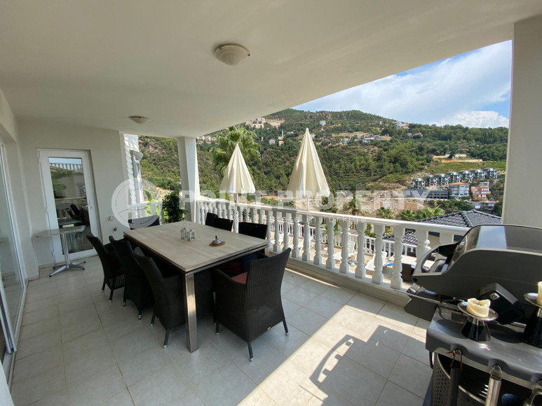Spacious 4+2 villa with private pool in the center of Alanya for any rental period!-id-1710-photo-12