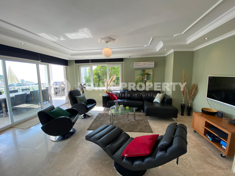 Spacious 4+2 villa with private pool in the center of Alanya for any rental period!-id-1710-photo-9