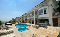 Spacious 4+2 villa with private pool in the center of Alanya for any rental period!-id-1710-photo-2