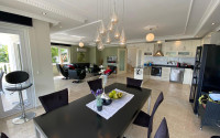 Spacious 4+2 villa with private pool in the center of Alanya for any rental period!-id-1710-photo-8