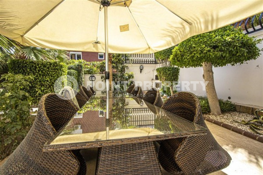 Bright duplex 3+1 overlooking the fortress in the central area of Alanya Cikcilli, 160m2-id-1715-photo-6