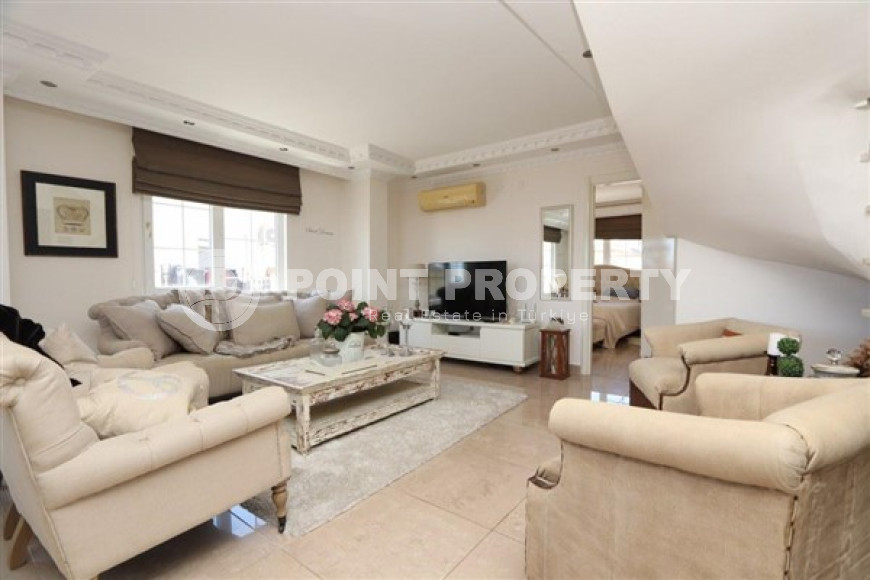 Bright duplex 3+1 overlooking the fortress in the central area of Alanya Cikcilli, 160m2-id-1715-photo-7