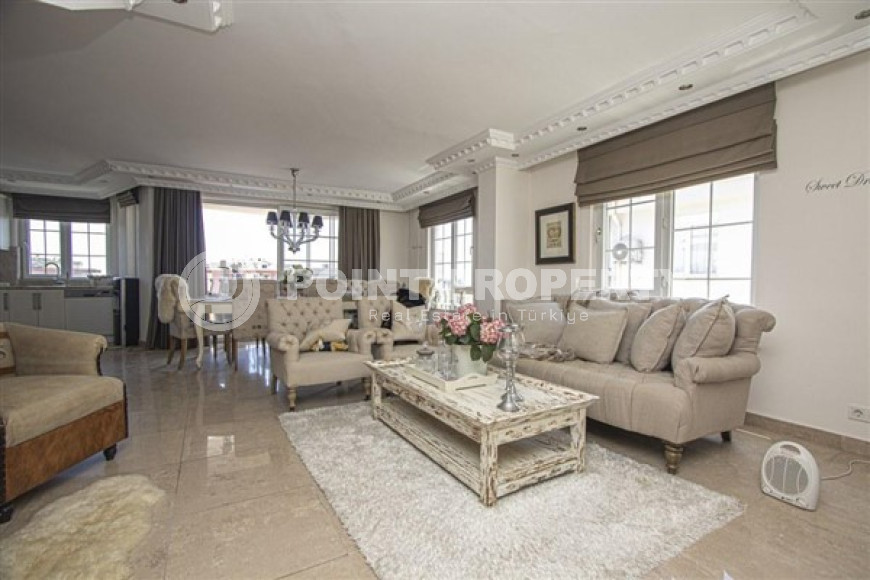 Bright duplex 3+1 overlooking the fortress in the central area of Alanya Cikcilli, 160m2-id-1715-photo-8