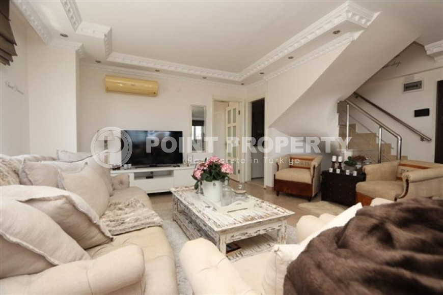 Bright duplex 3+1 overlooking the fortress in the central area of Alanya Cikcilli, 160m2-id-1715-photo-10