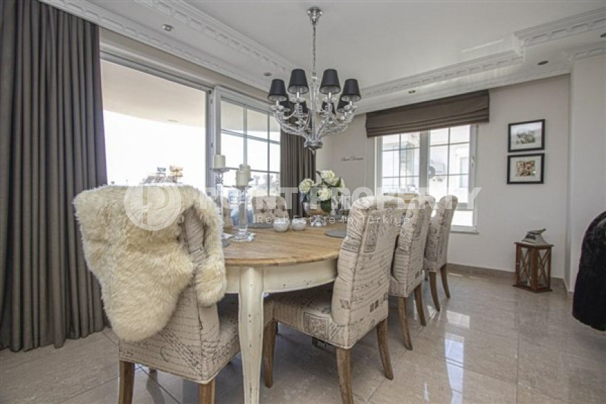 Bright duplex 3+1 overlooking the fortress in the central area of Alanya Cikcilli, 160m2-id-1715-photo-12