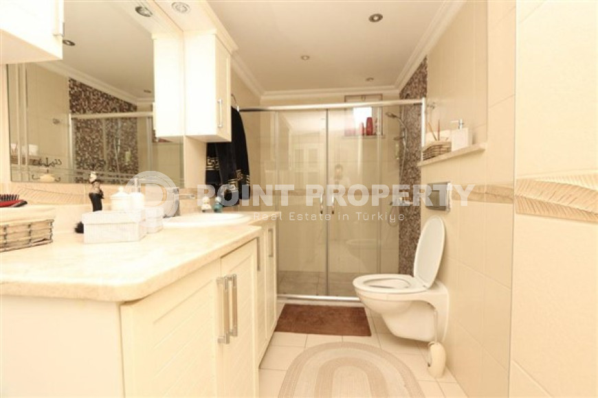 Bright duplex 3+1 overlooking the fortress in the central area of Alanya Cikcilli, 160m2-id-1715-photo-18