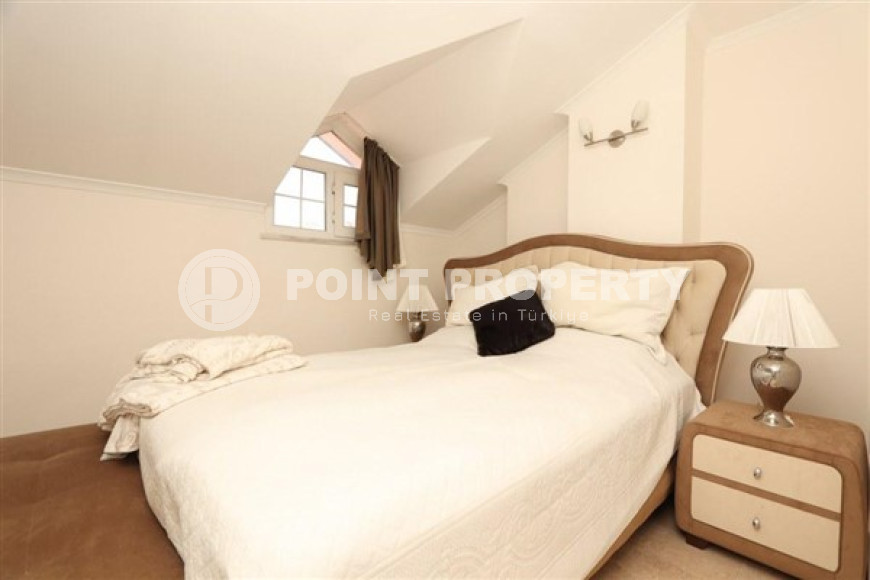 Bright duplex 3+1 overlooking the fortress in the central area of Alanya Cikcilli, 160m2-id-1715-photo-24