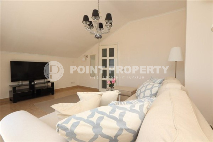 Bright duplex 3+1 overlooking the fortress in the central area of Alanya Cikcilli, 160m2-id-1715-photo-26