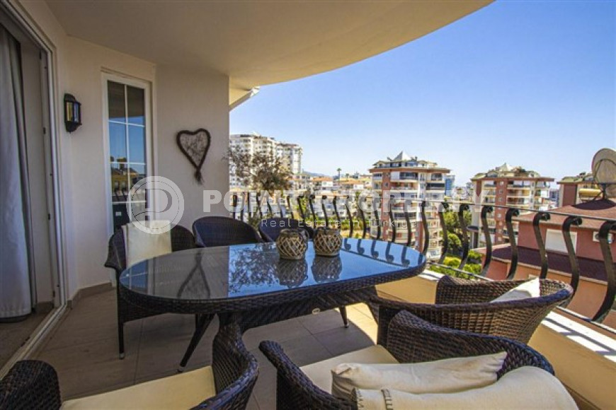Bright duplex 3+1 overlooking the fortress in the central area of Alanya Cikcilli, 160m2-id-1715-photo-35