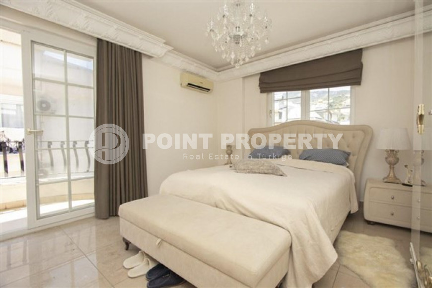 Bright duplex 3+1 overlooking the fortress in the central area of Alanya Cikcilli, 160m2-id-1715-photo-36
