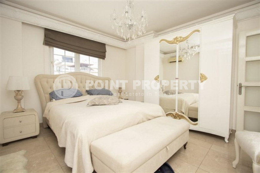 Bright duplex 3+1 overlooking the fortress in the central area of Alanya Cikcilli, 160m2-id-1715-photo-37