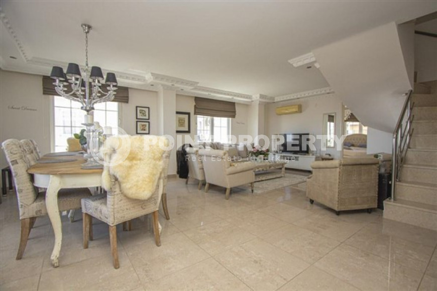 Bright duplex 3+1 overlooking the fortress in the central area of Alanya Cikcilli, 160m2-id-1715-photo-38