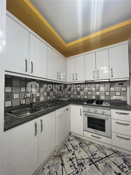 Furnished two bedroom apartment, 115m², on the main street of Mahmutlar, Alanya-id-1725-photo-7