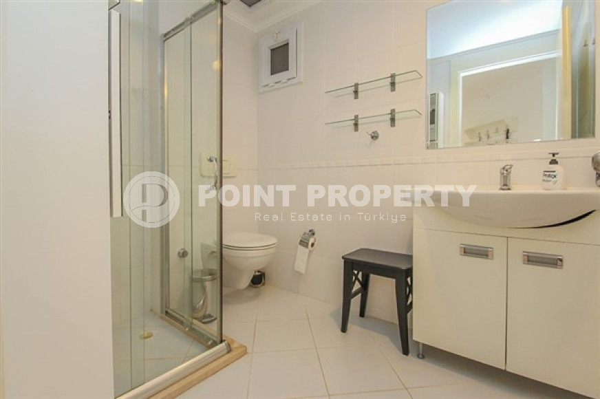 Two bedroom apartment, 109 m², overlooking Alanya Fortress in a cozy complex in Cikcilli-id-1742-photo-11