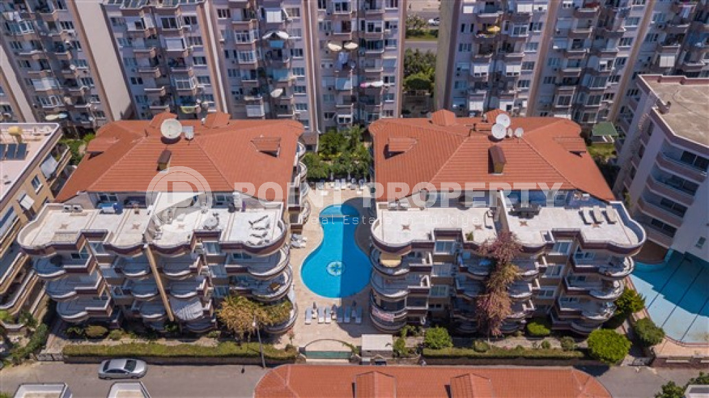 Furnished five-bedroom duplex penthouse, 250m², 450m from the sea in Oba, Alanya.-id-1750-photo-3
