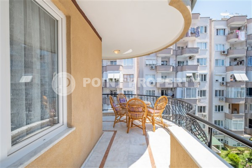 Furnished five-bedroom duplex penthouse, 250m², 450m from the sea in Oba, Alanya.-id-1750-photo-10