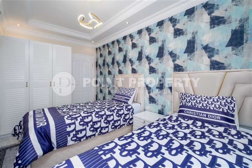 Furnished five-bedroom duplex penthouse, 250m², 450m from the sea in Oba, Alanya.-id-1750-photo-11