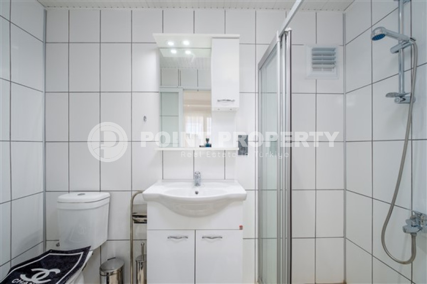 Furnished five-bedroom duplex penthouse, 250m², 450m from the sea in Oba, Alanya.-id-1750-photo-14