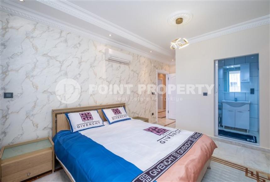 Furnished five-bedroom duplex penthouse, 250m², 450m from the sea in Oba, Alanya.-id-1750-photo-16