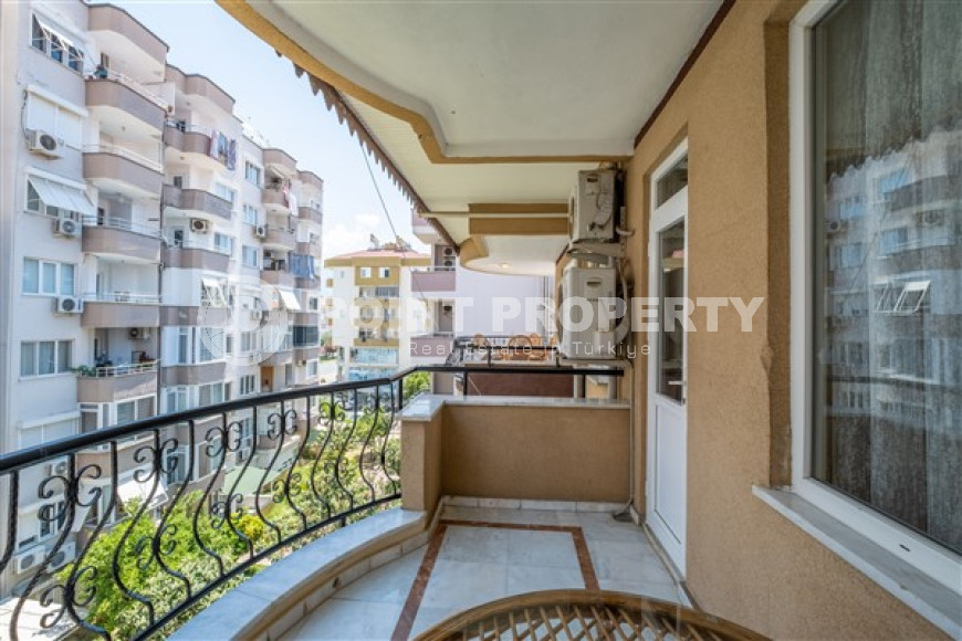 Furnished five-bedroom duplex penthouse, 250m², 450m from the sea in Oba, Alanya.-id-1750-photo-18