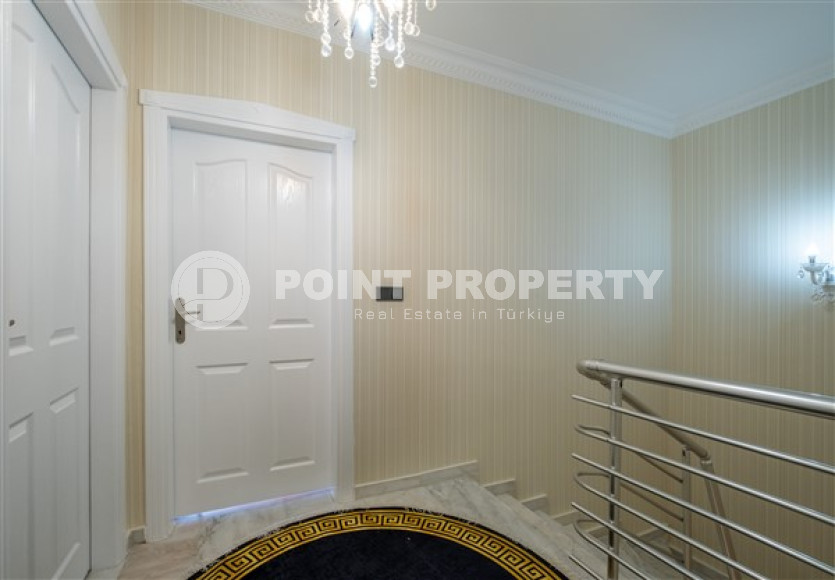 Furnished five-bedroom duplex penthouse, 250m², 450m from the sea in Oba, Alanya.-id-1750-photo-20