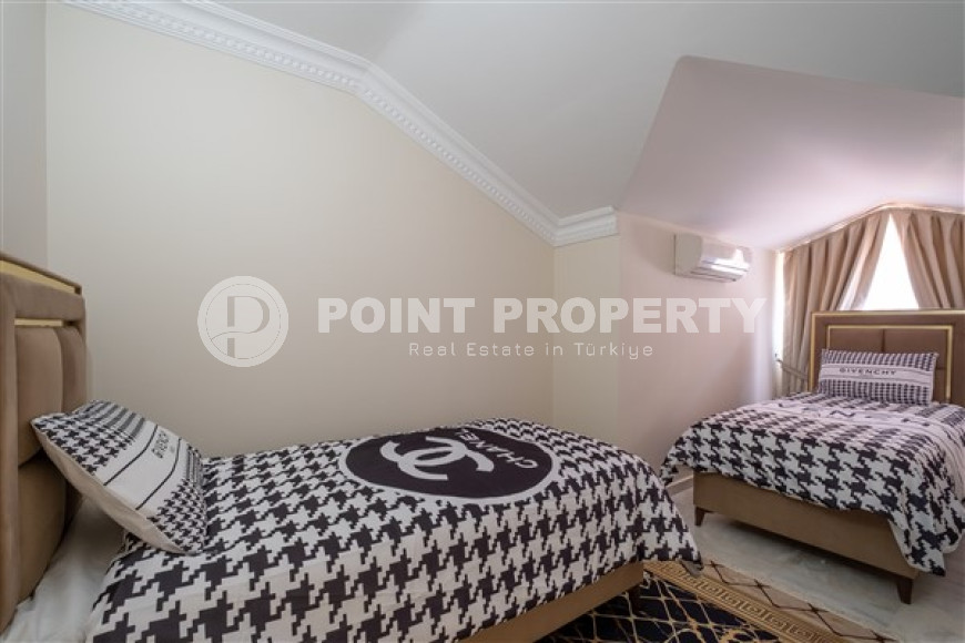 Furnished five-bedroom duplex penthouse, 250m², 450m from the sea in Oba, Alanya.-id-1750-photo-22