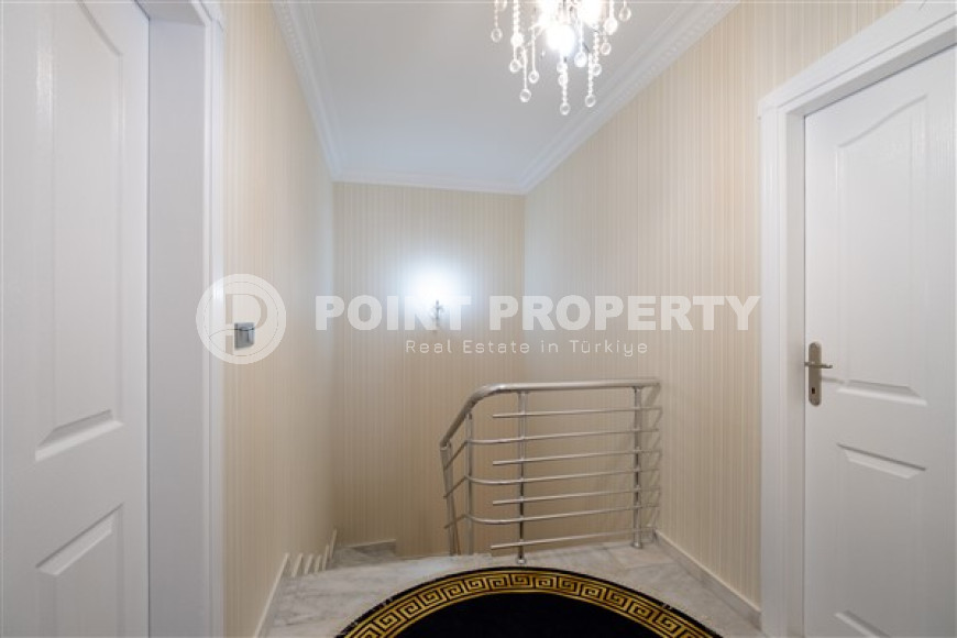 Furnished five-bedroom duplex penthouse, 250m², 450m from the sea in Oba, Alanya.-id-1750-photo-24