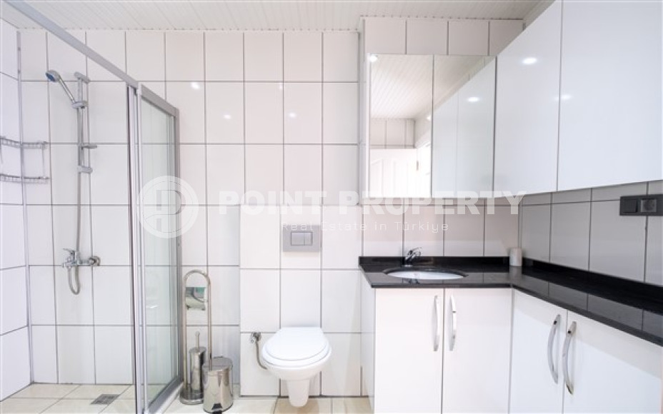 Furnished five-bedroom duplex penthouse, 250m², 450m from the sea in Oba, Alanya.-id-1750-photo-28