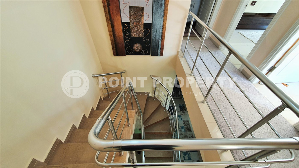 Двухуровневая квартира на Средиземном побережье с мебелью.-id-1107-фото-16