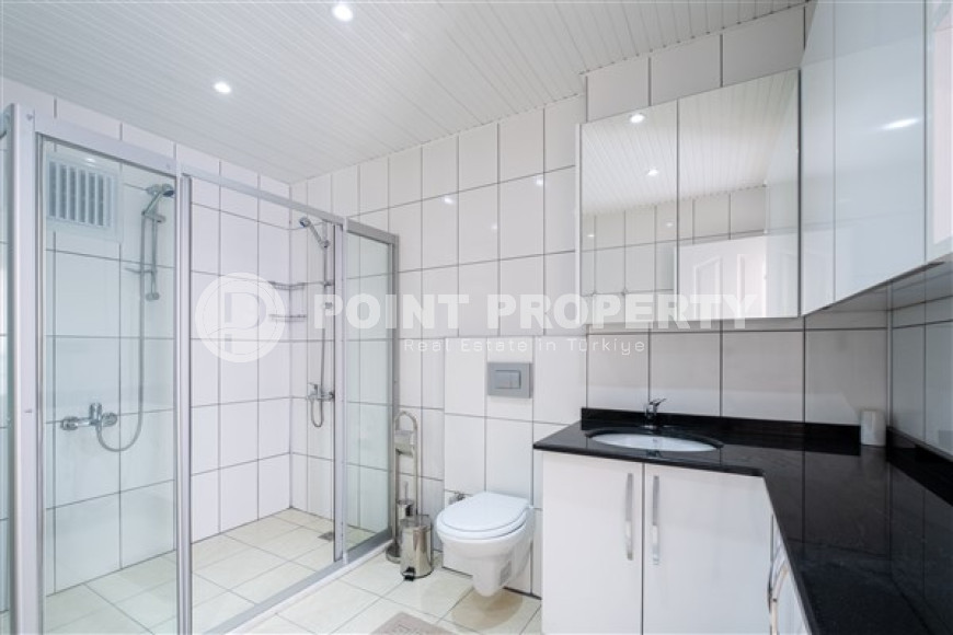 Furnished five-bedroom duplex penthouse, 250m², 450m from the sea in Oba, Alanya.-id-1750-photo-29