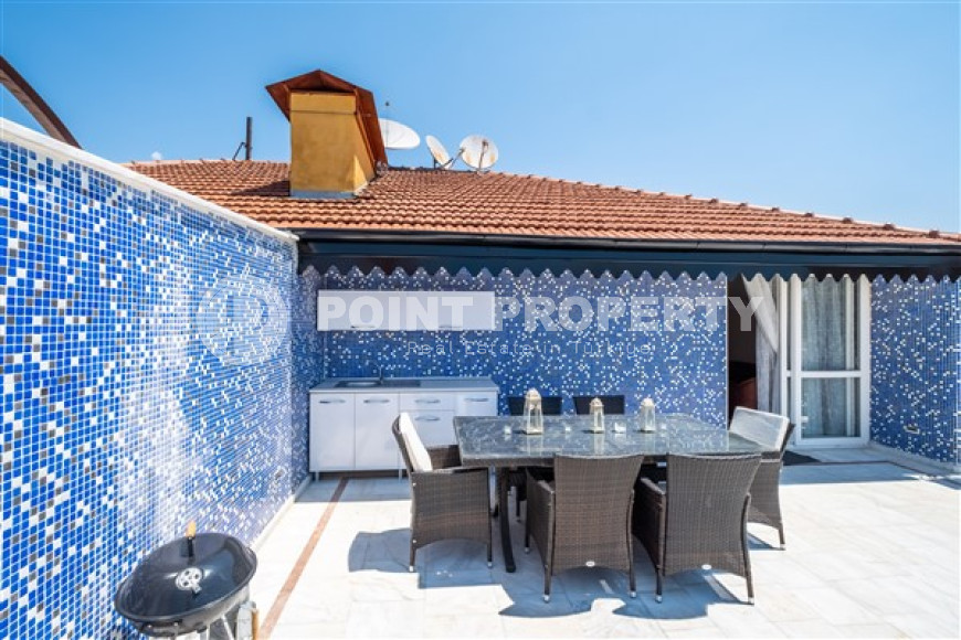 Furnished five-bedroom duplex penthouse, 250m², 450m from the sea in Oba, Alanya.-id-1750-photo-32