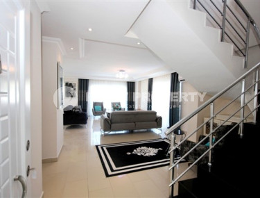 Трехкомнатная видовая двухуровневая квартира, 150м², в 50м от моря в районе Алании Демирташ-id-1757-фото-2