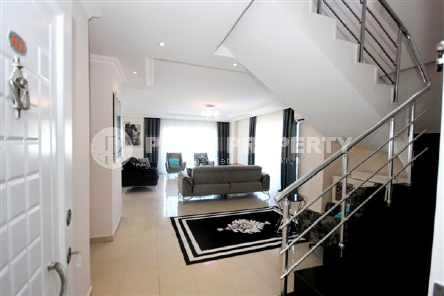 Трехкомнатная видовая двухуровневая квартира, 150м², в 50м от моря в районе Алании Демирташ-id-1757-фото-2