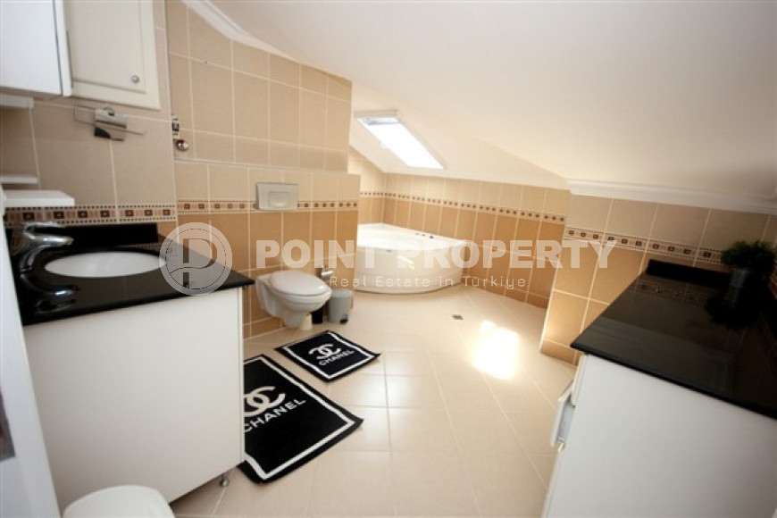 Трехкомнатная видовая двухуровневая квартира, 150м², в 50м от моря в районе Алании Демирташ-id-1757-фото-25