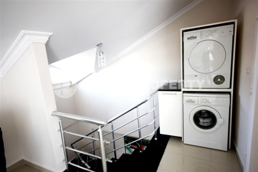 Трехкомнатная видовая двухуровневая квартира, 150м², в 50м от моря в районе Алании Демирташ-id-1757-фото-26