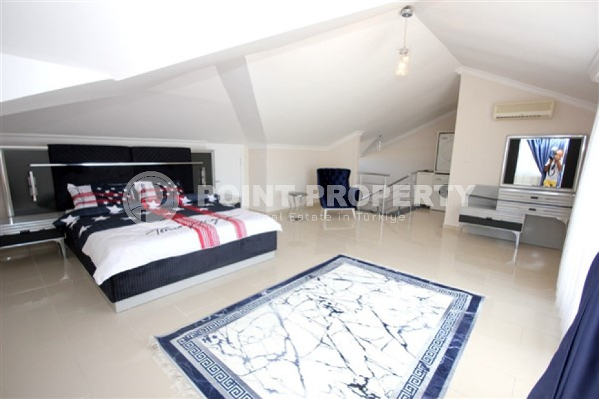 Трехкомнатная видовая двухуровневая квартира, 150м², в 50м от моря в районе Алании Демирташ-id-1757-фото-28