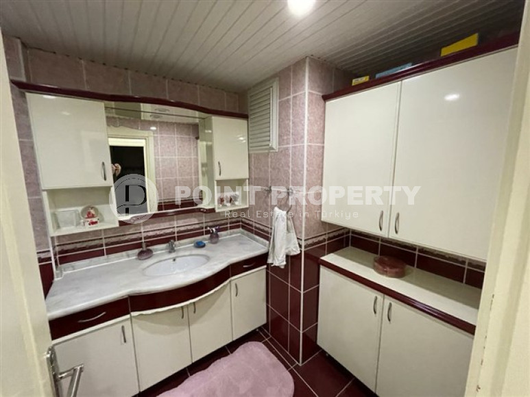 Просторный меблированный пентхаус 6+1,360м² в центре Алании, в 1000 метрах от пляжа Клеопатры-id-1765-фото-28