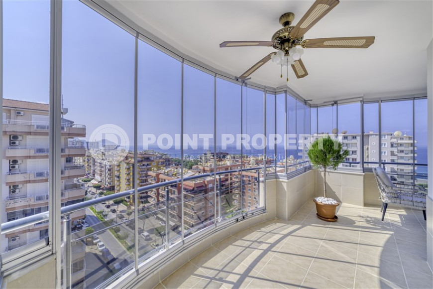 Elegant four bedroom penthouse, 280m², 150m from the sea in Mahmutlar, Alanya-id-1785-photo-4