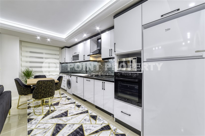 Elegant four bedroom penthouse, 280m², 150m from the sea in Mahmutlar, Alanya-id-1785-photo-5