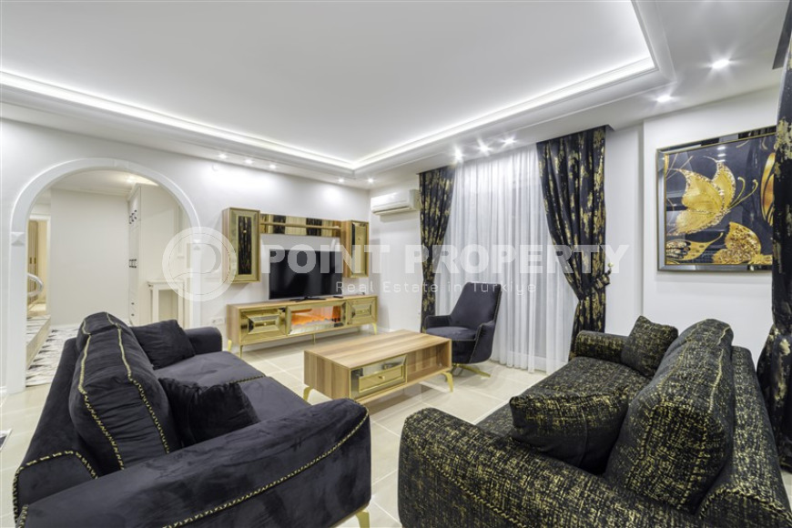 Elegant four bedroom penthouse, 280m², 150m from the sea in Mahmutlar, Alanya-id-1785-photo-7