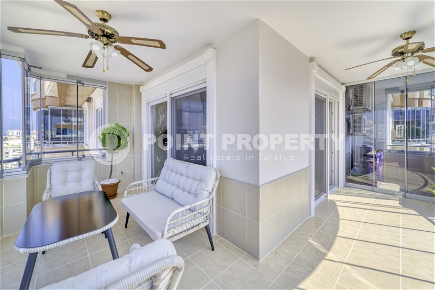 Elegant four bedroom penthouse, 280m², 150m from the sea in Mahmutlar, Alanya-id-1785-photo-11