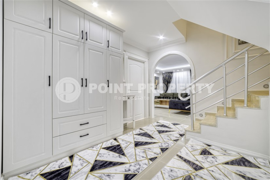 Elegant four bedroom penthouse, 280m², 150m from the sea in Mahmutlar, Alanya-id-1785-photo-16