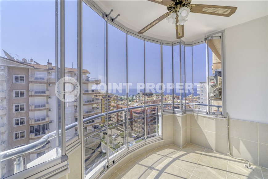 Elegant four bedroom penthouse, 280m², 150m from the sea in Mahmutlar, Alanya-id-1785-photo-24