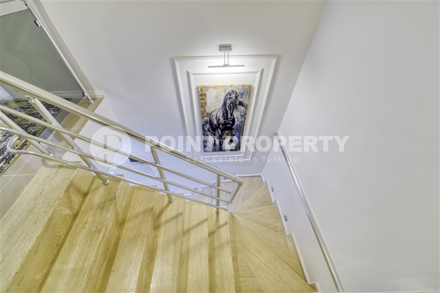 Elegant four bedroom penthouse, 280m², 150m from the sea in Mahmutlar, Alanya-id-1785-photo-25