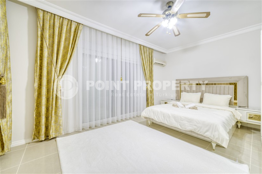Elegant four bedroom penthouse, 280m², 150m from the sea in Mahmutlar, Alanya-id-1785-photo-29