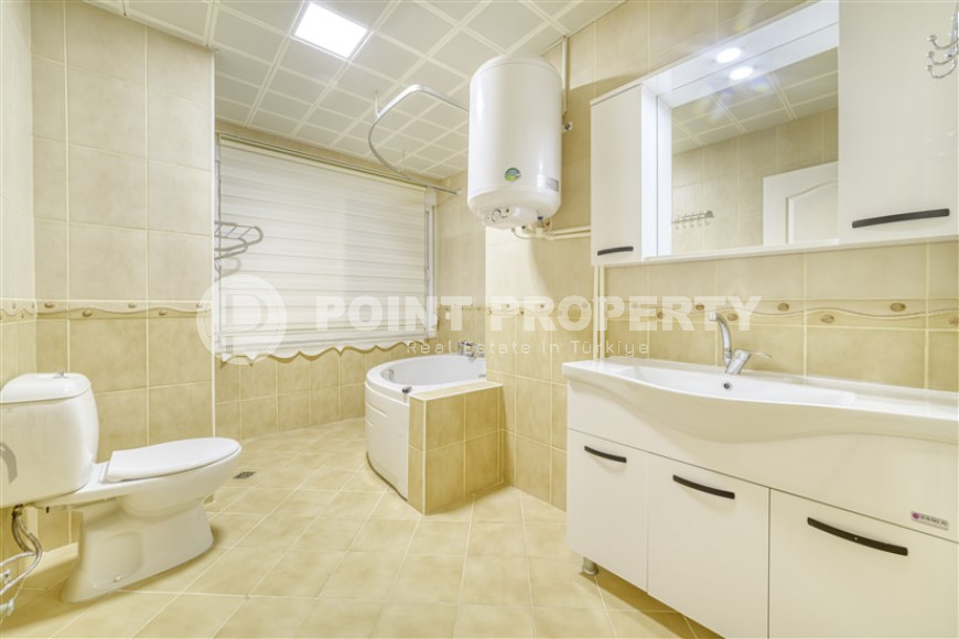 Elegant four bedroom penthouse, 280m², 150m from the sea in Mahmutlar, Alanya-id-1785-photo-30