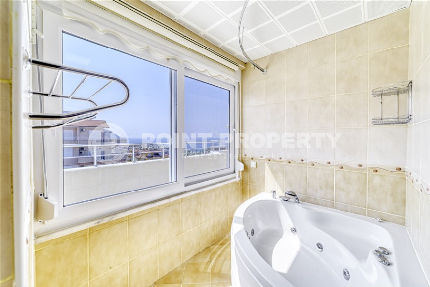 Elegant four bedroom penthouse, 280m², 150m from the sea in Mahmutlar, Alanya-id-1785-photo-31