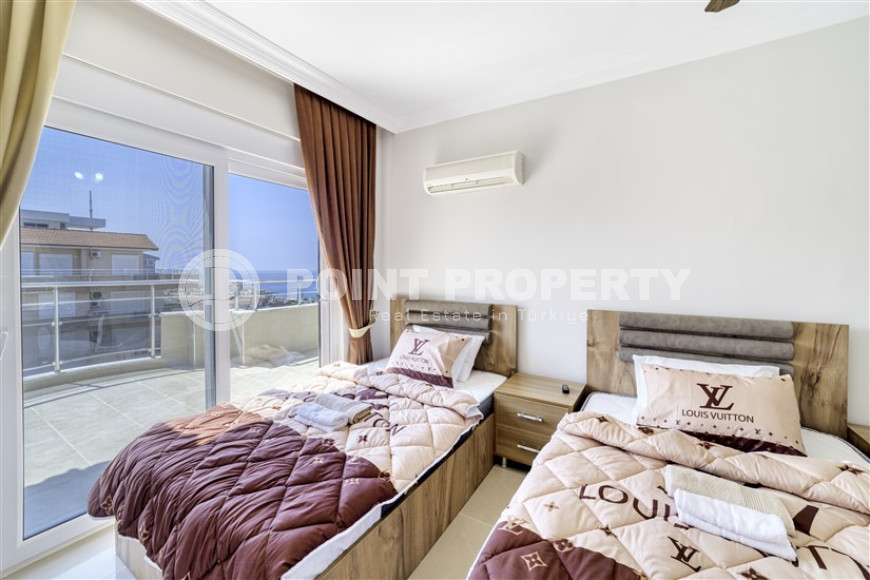 Elegant four bedroom penthouse, 280m², 150m from the sea in Mahmutlar, Alanya-id-1785-photo-35