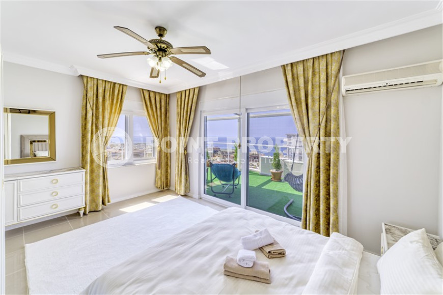 Elegant four bedroom penthouse, 280m², 150m from the sea in Mahmutlar, Alanya-id-1785-photo-44