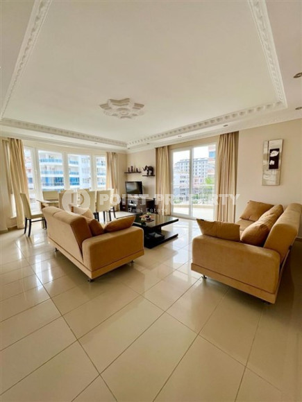 Spacious three-room apartment, 125m², excellent views of the mountains and sea in Mahmutlar, Alanya-id-1792-photo-3